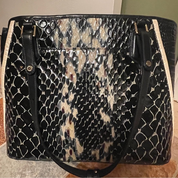 👜 RARE FIND!! Brahmin Medium Asher Python Print Tote in Black Carlisle pattern! - Picture 11 of 11
